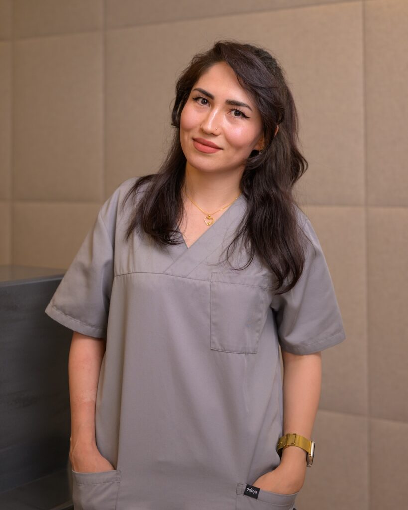 Mariam, Auszubildende als ZASS bei prio.dent in Wattens Mariam